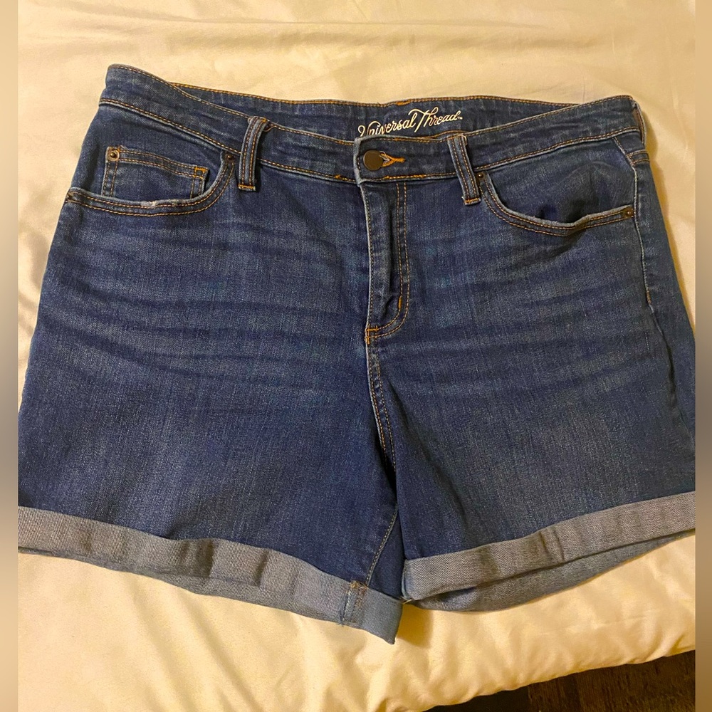 Universal Thread Mid rise boyfriend shorts